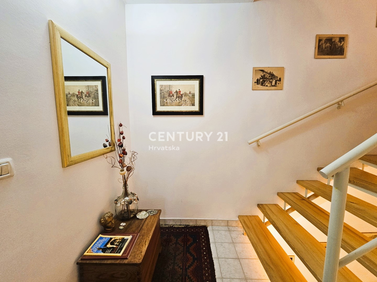 VABRIGA, PRODAJA KAMNITE HIŠE, PRVA V VRSTI