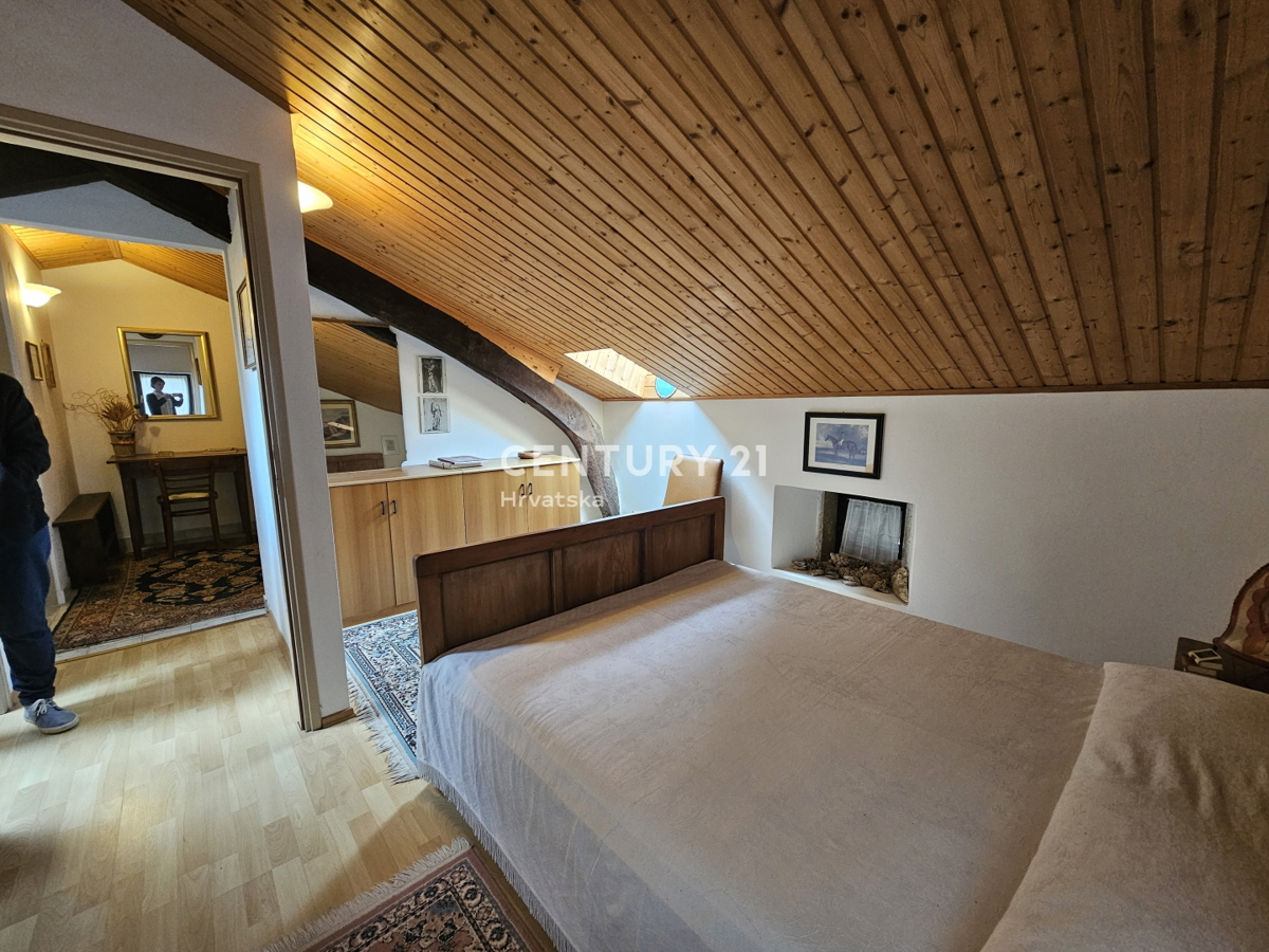 VABRIGA, PRODAJA KAMNITE HIŠE, PRVA V VRSTI