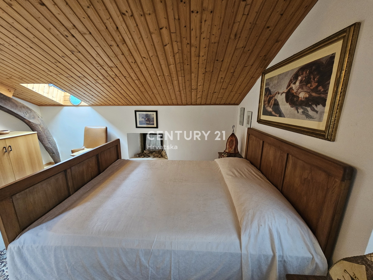 VABRIGA, PRODAJA KAMNITE HIŠE, PRVA V VRSTI