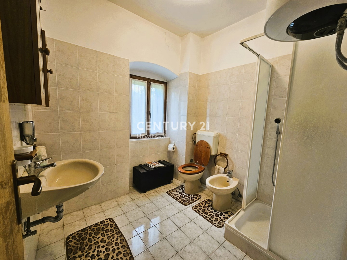 VABRIGA, PRODAJA KAMNITE HIŠE, PRVA V VRSTI