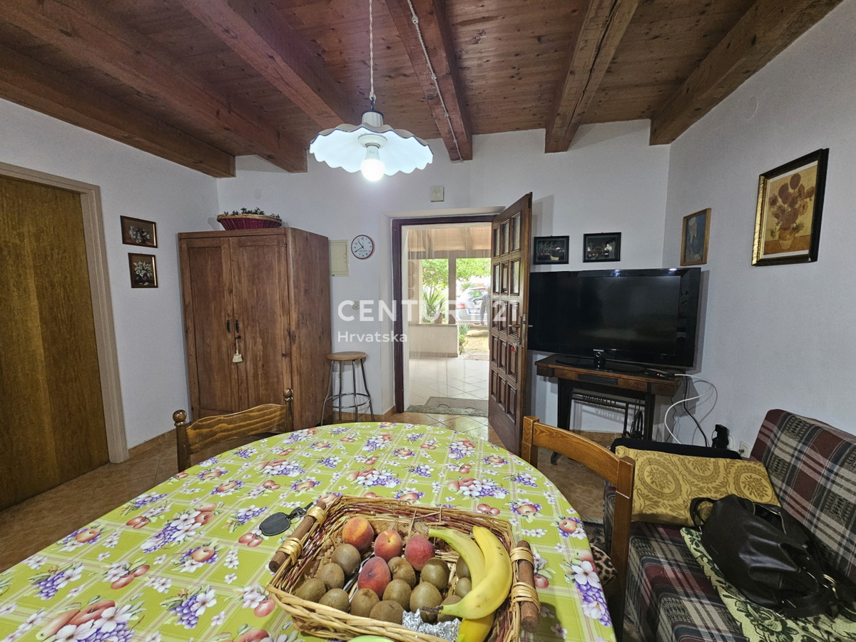 VABRIGA, PRODAJA KAMNITE HIŠE, PRVA V VRSTI