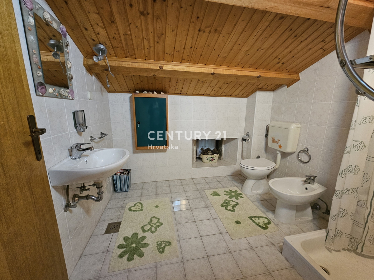 VABRIGA, PRODAJA KAMNITE HIŠE, PRVA V VRSTI