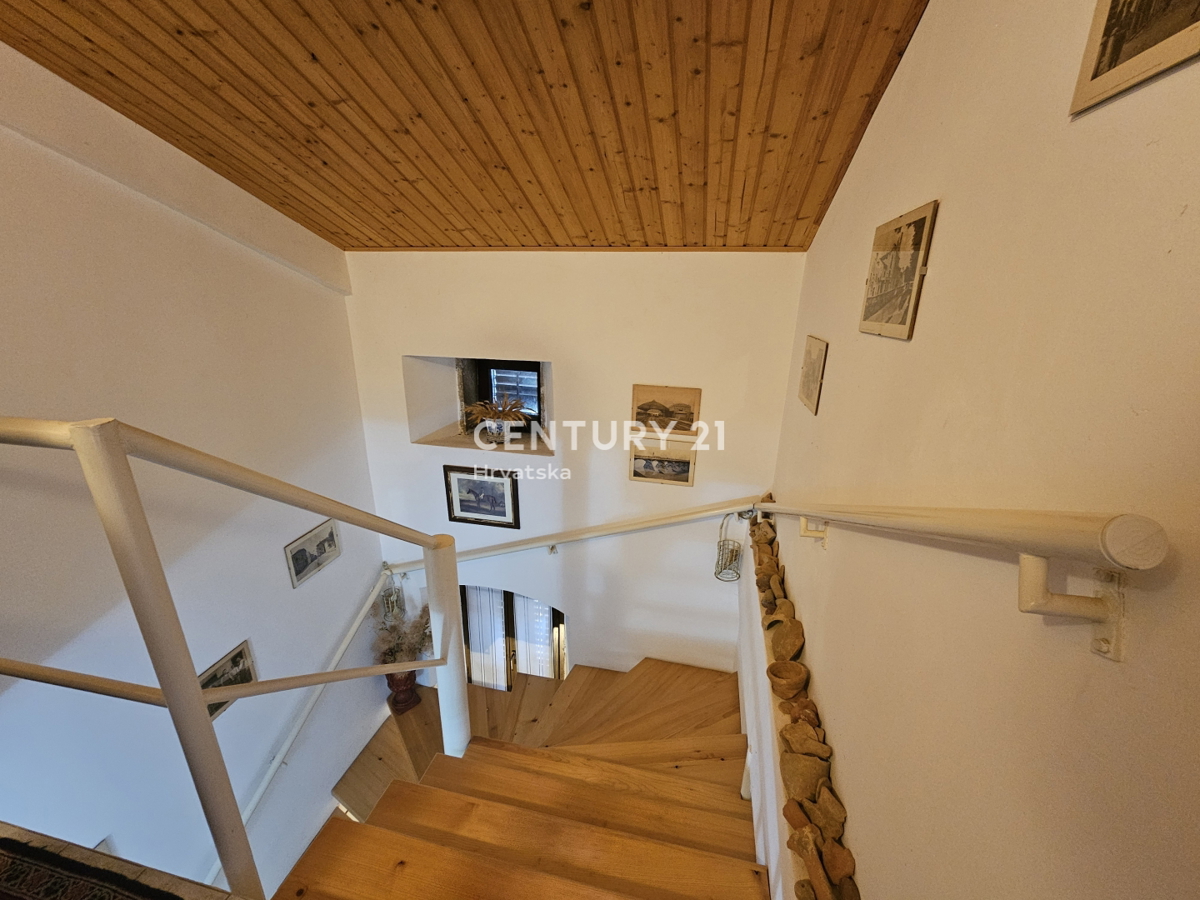 VABRIGA, PRODAJA KAMNITE HIŠE, PRVA V VRSTI