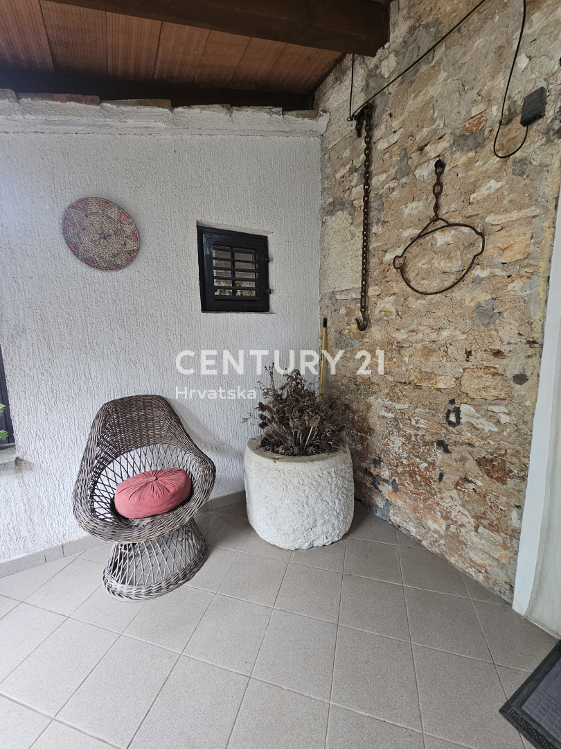 VABRIGA, PRODAJA KAMNITE HIŠE, PRVA V VRSTI