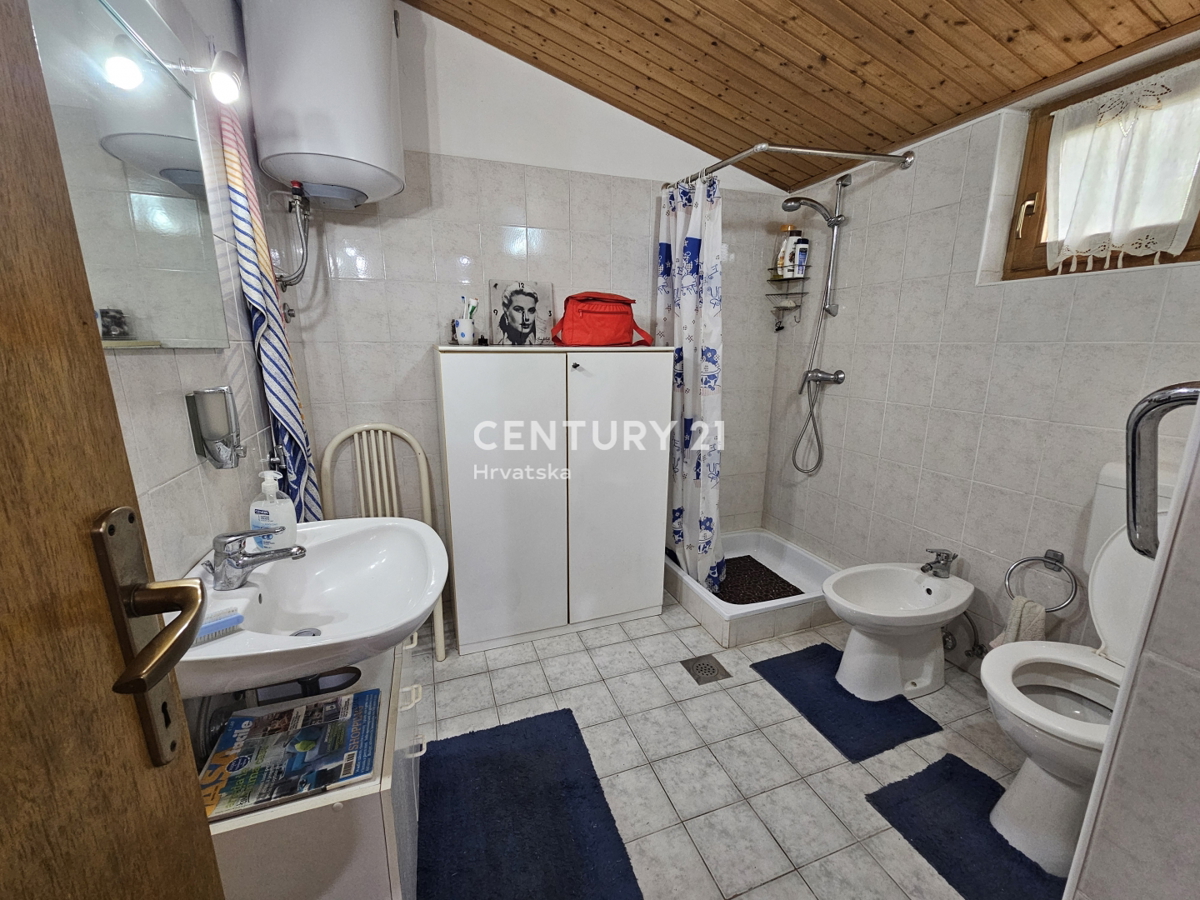 VABRIGA, PRODAJA KAMNITE HIŠE, PRVA V VRSTI