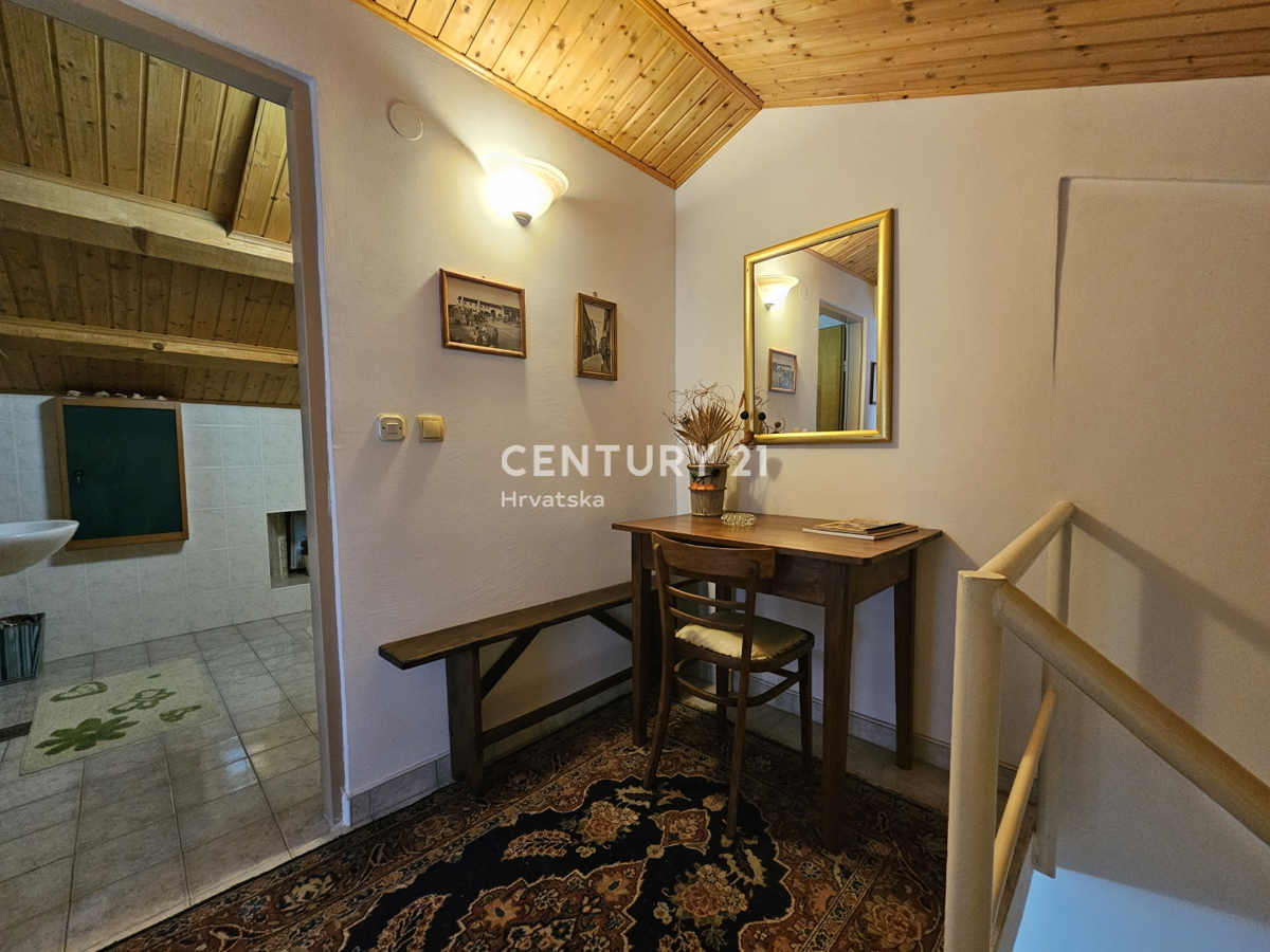 VABRIGA, PRODAJA KAMNITE HIŠE, PRVA V VRSTI