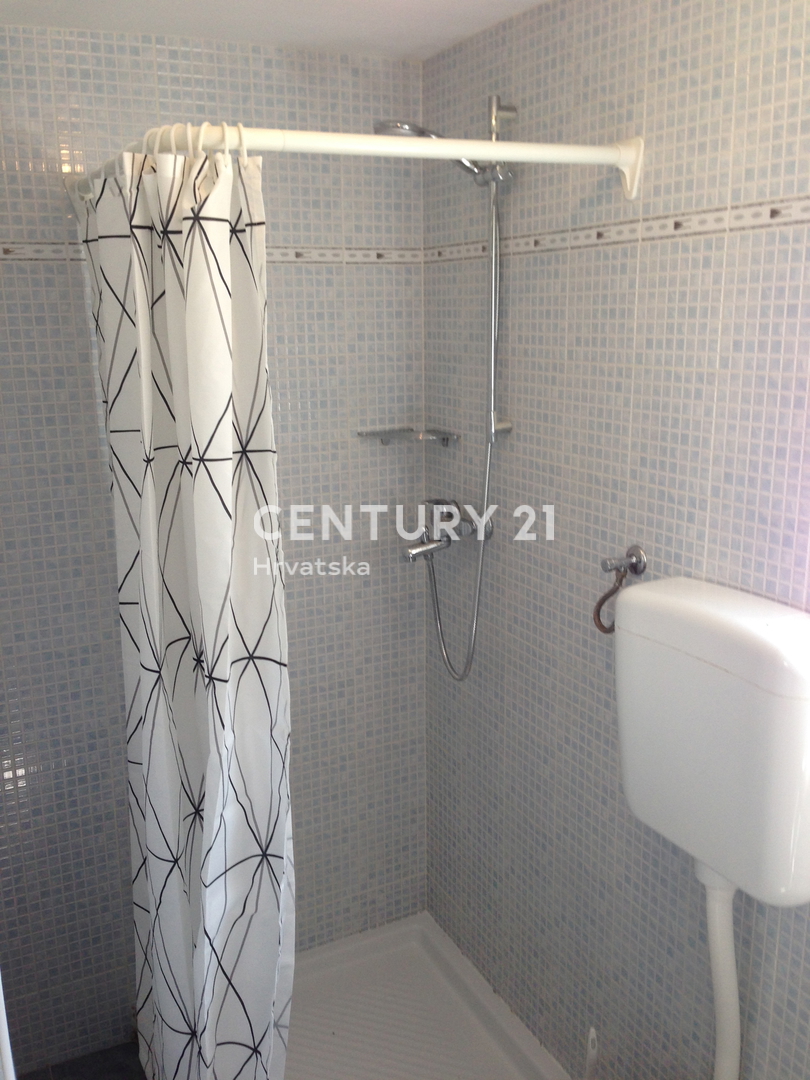 POREČ, STANOVANJE S 3 SPALNICAMI V SREDIŠČU MESTA