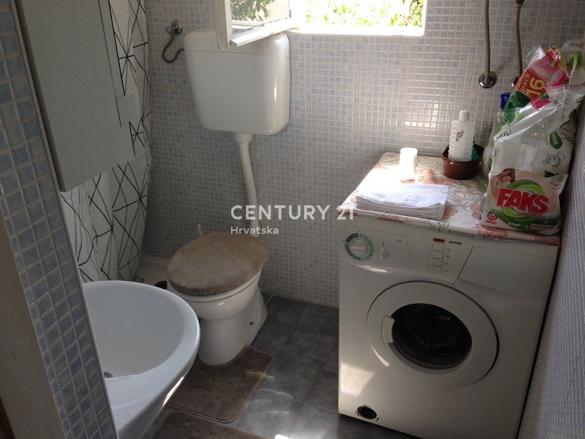 POREČ, STANOVANJE S 3 SPALNICAMI V SREDIŠČU MESTA