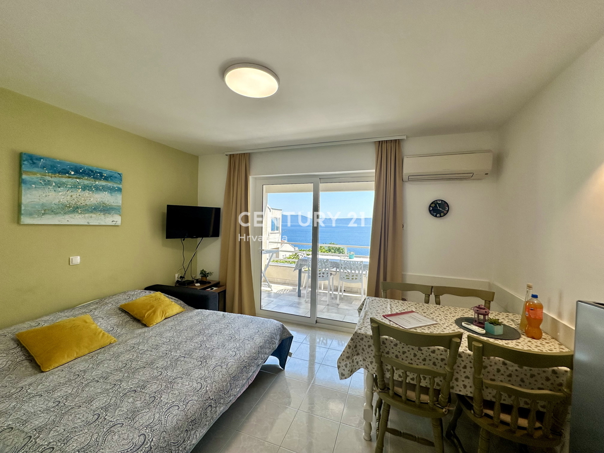 Labin, stanovanje z eno spalnico, pogled na morje, 300 m od plaže