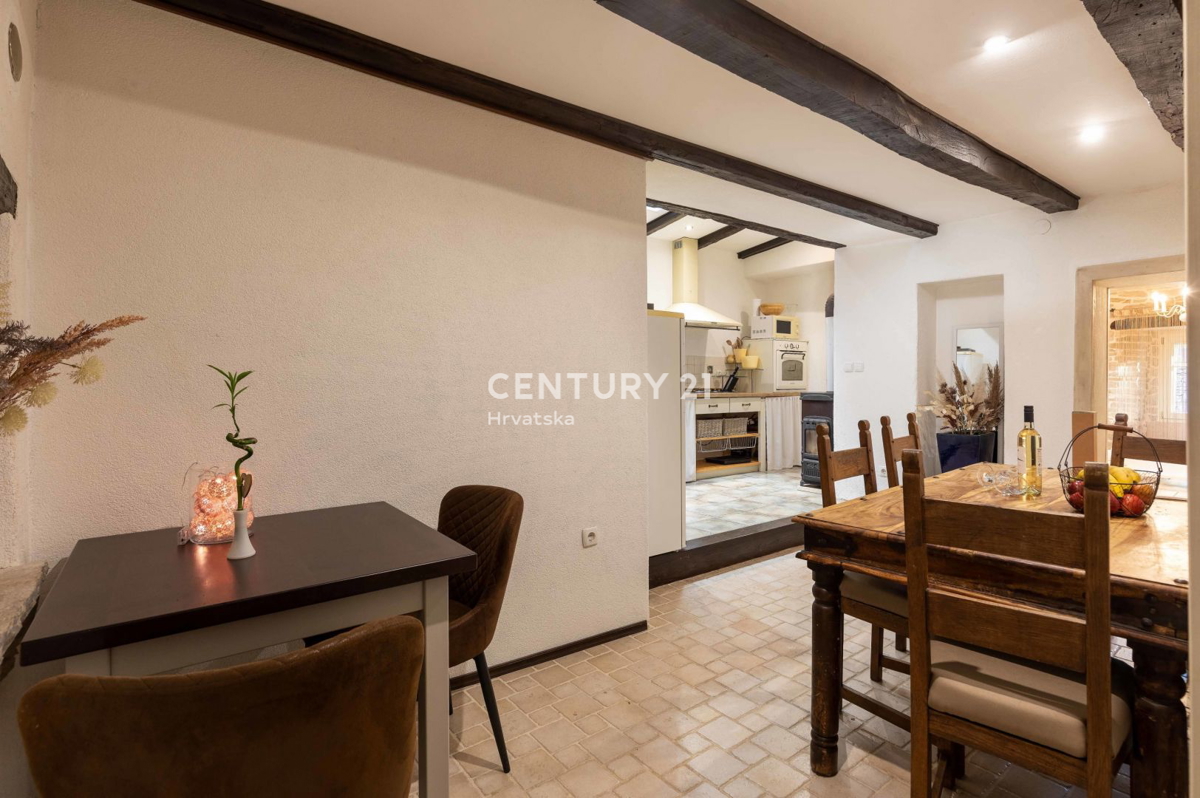 Pazin, prekrasna hiša s čudovitim vrtom v centru mesta