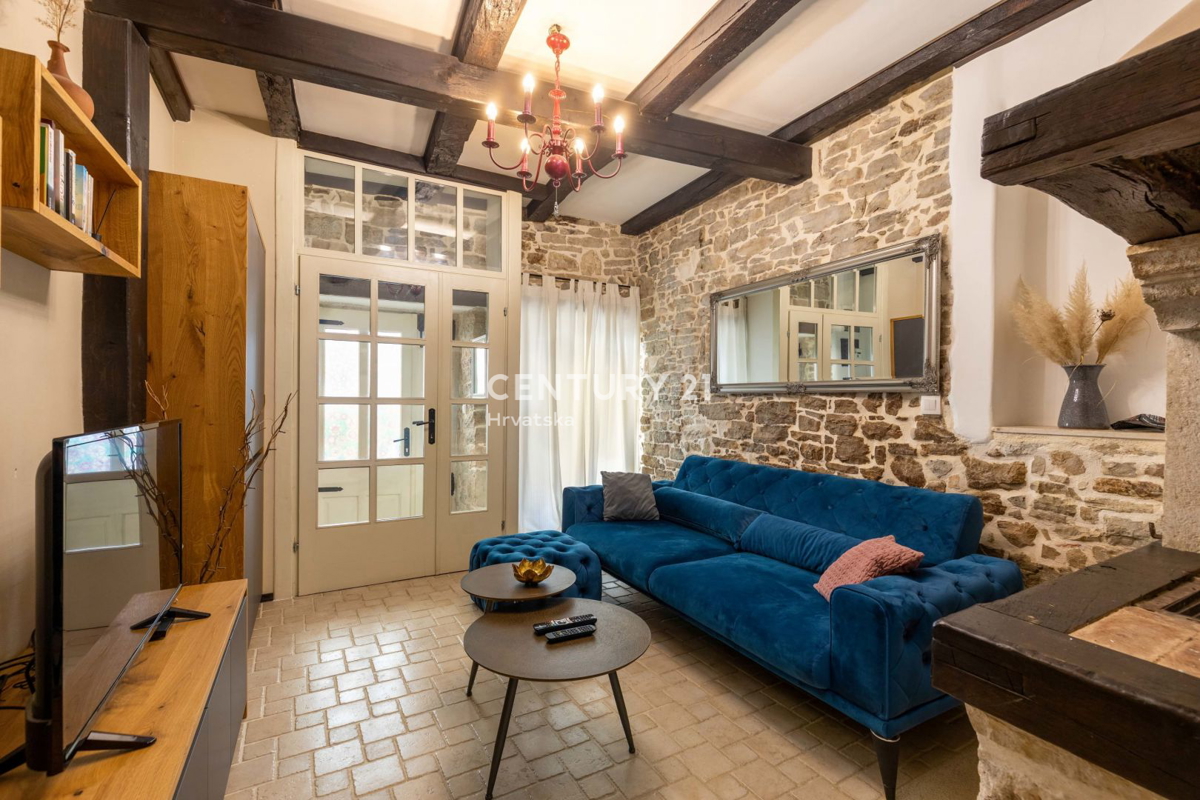 Pazin, prekrasna hiša s čudovitim vrtom v centru mesta