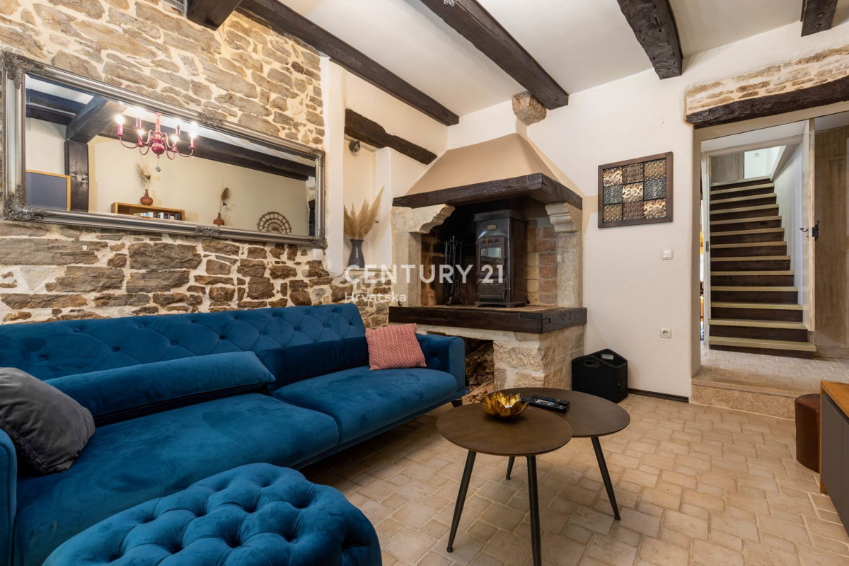 Pazin, prekrasna hiša s čudovitim vrtom v centru mesta