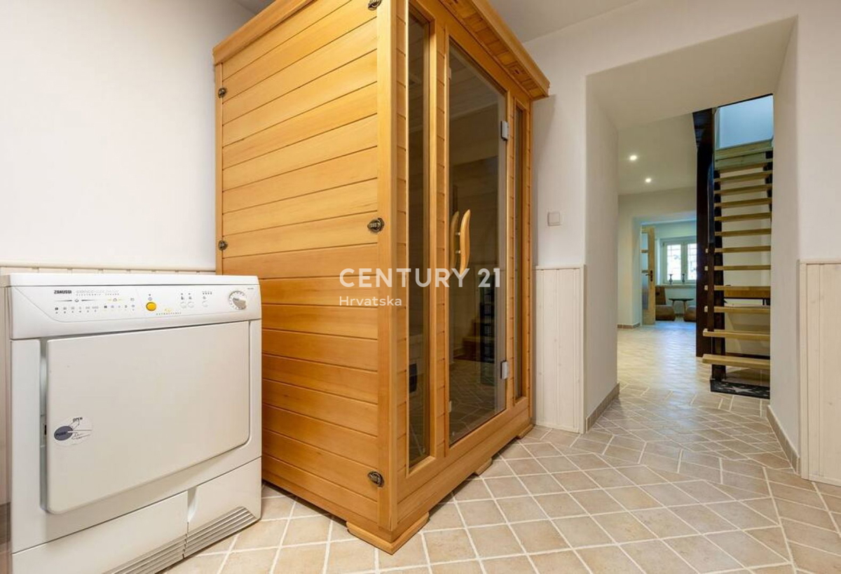 Pazin, prekrasna hiša s čudovitim vrtom v centru mesta