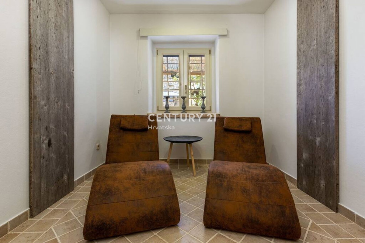 Pazin, prekrasna hiša s čudovitim vrtom v centru mesta