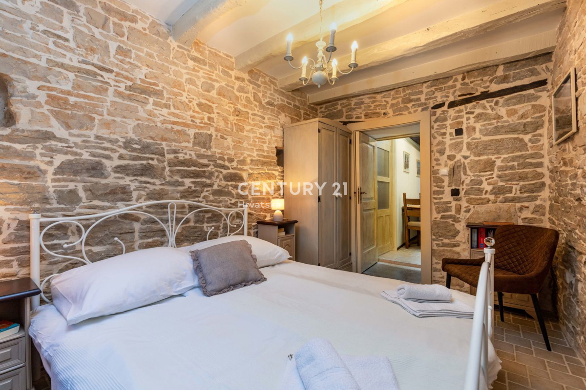 Pazin, prekrasna hiša s čudovitim vrtom v centru mesta