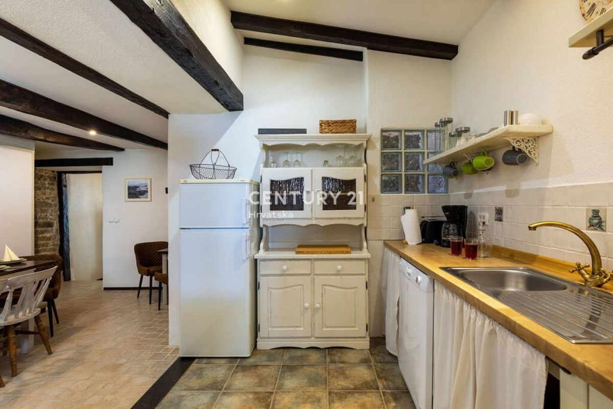 Pazin, prekrasna hiša s čudovitim vrtom v centru mesta