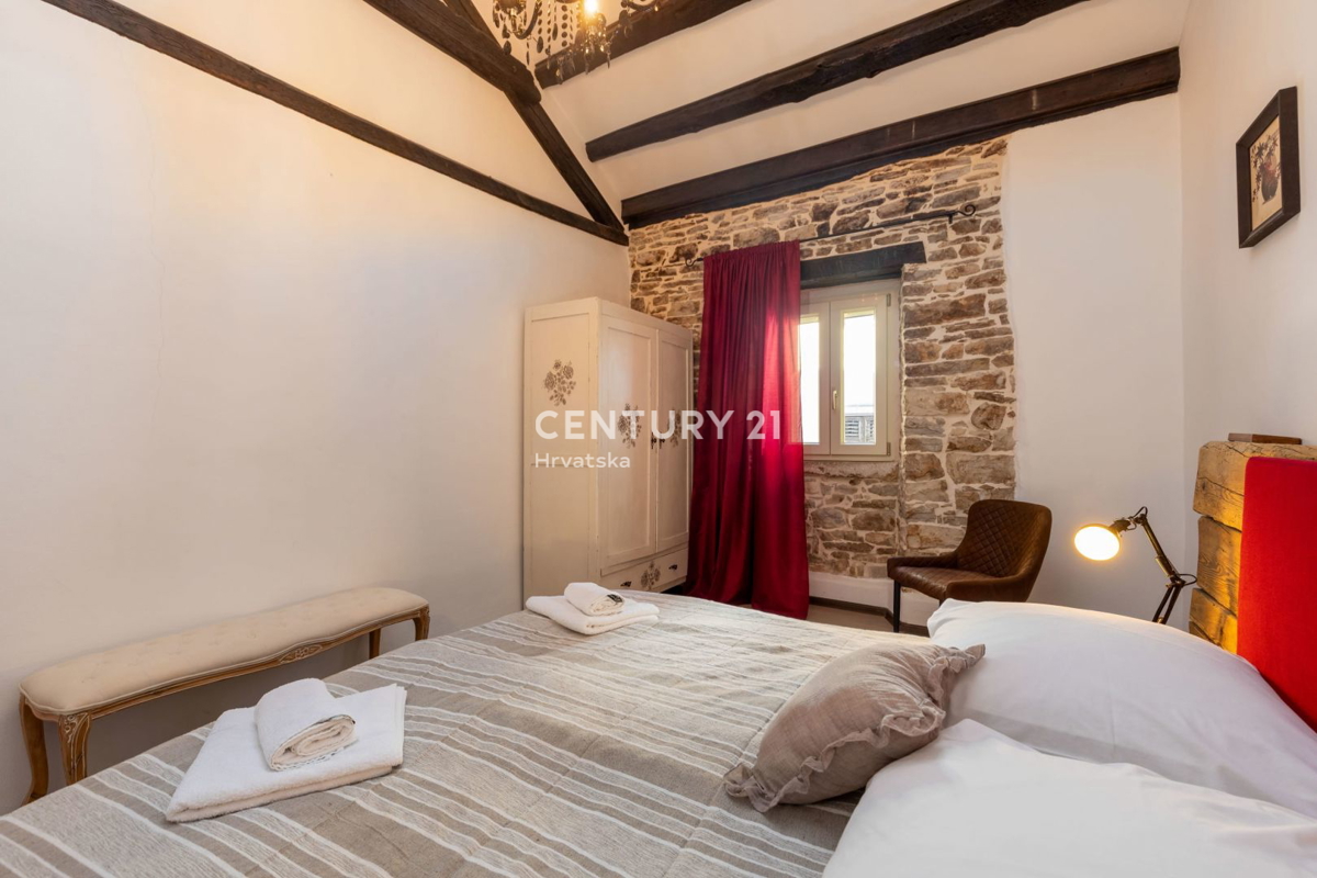 Pazin, prekrasna hiša s čudovitim vrtom v centru mesta