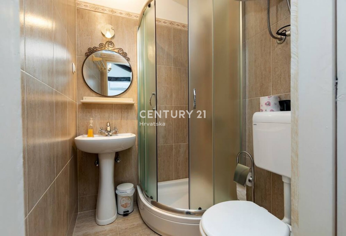 Pazin, prekrasna hiša s čudovitim vrtom v centru mesta