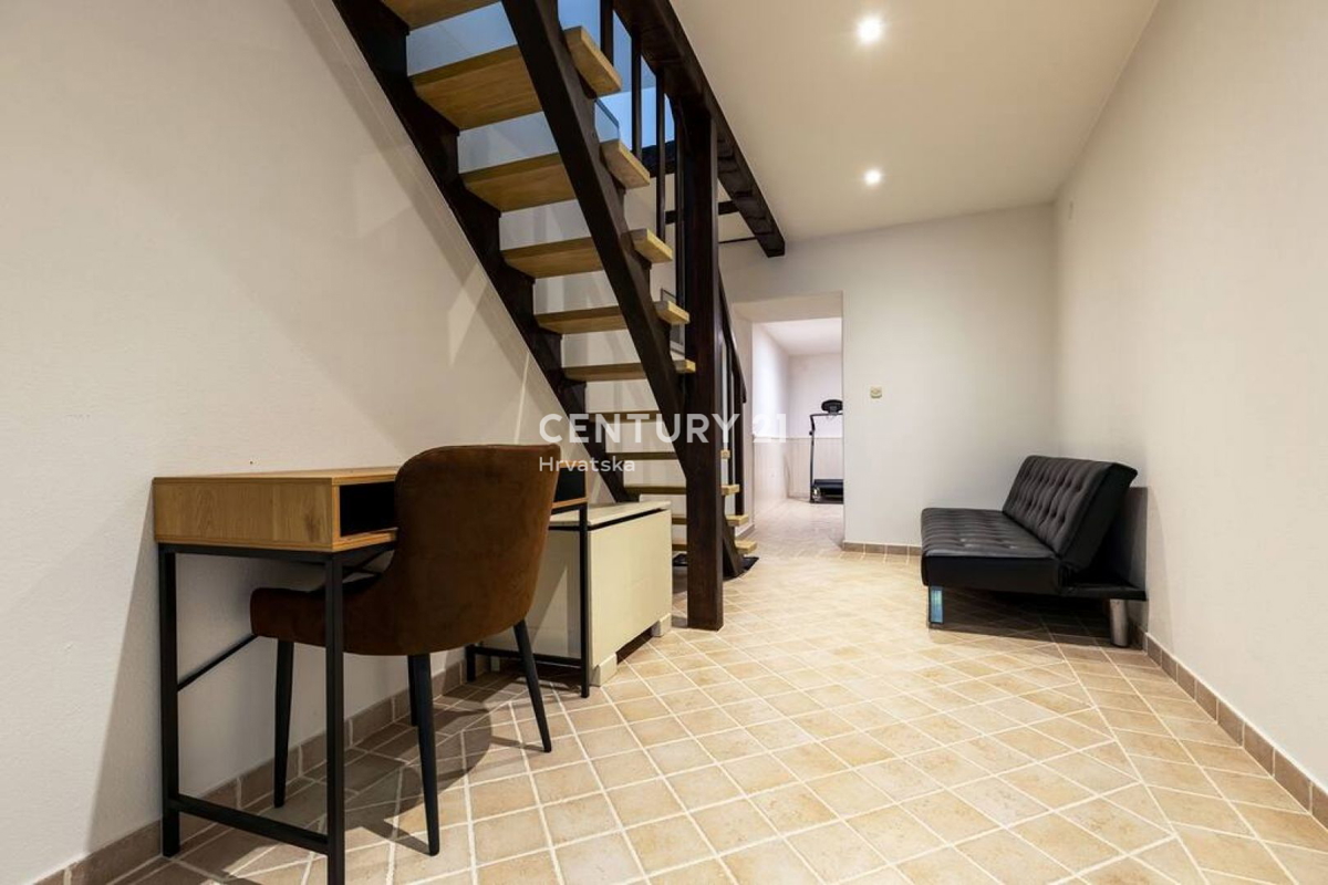 Pazin, prekrasna hiša s čudovitim vrtom v centru mesta