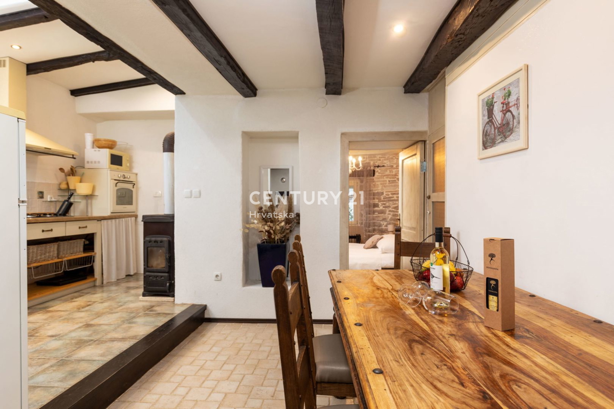 Pazin, prekrasna hiša s čudovitim vrtom v centru mesta