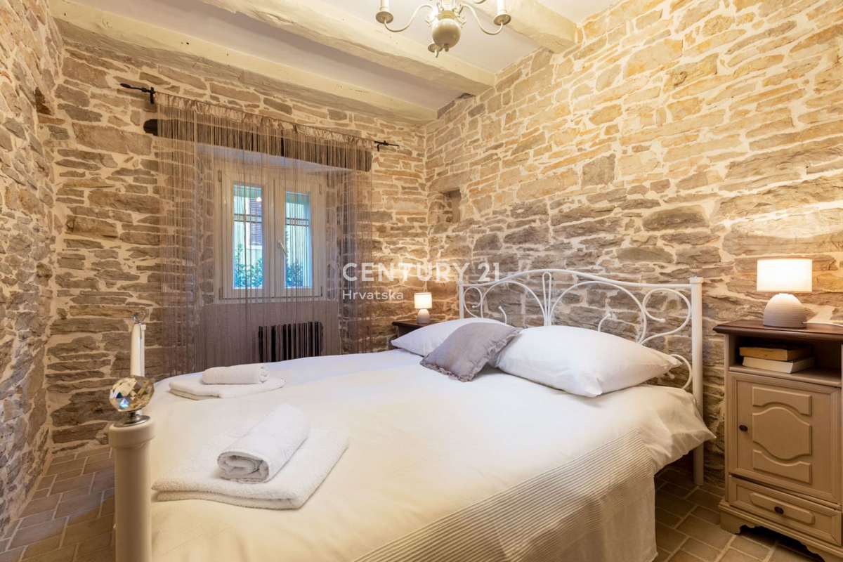 Pazin, prekrasna hiša s čudovitim vrtom v centru mesta