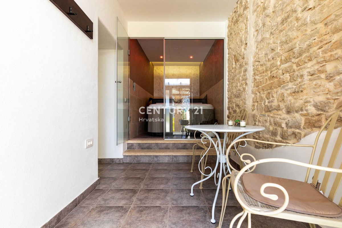 Pazin, prekrasna hiša s čudovitim vrtom v centru mesta