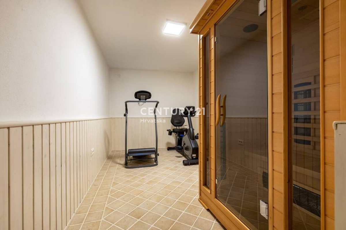 Pazin, prekrasna hiša s čudovitim vrtom v centru mesta