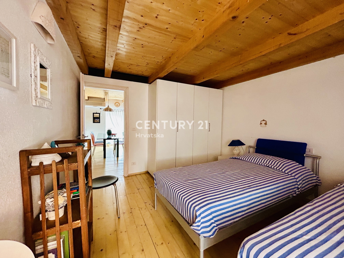 ROVINJ, CENTER, RENOVIRANO STANOVANJE NA VRHUNSKI LOKACIJI V SAMEM CENTRU ROVINJA