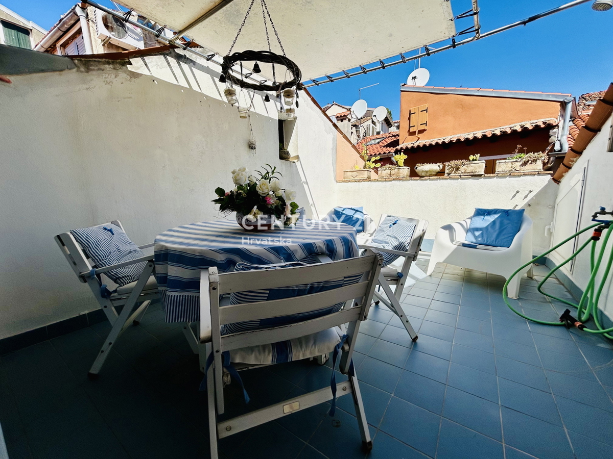 ROVINJ, CENTER, RENOVIRANO STANOVANJE NA VRHUNSKI LOKACIJI V SAMEM CENTRU ROVINJA