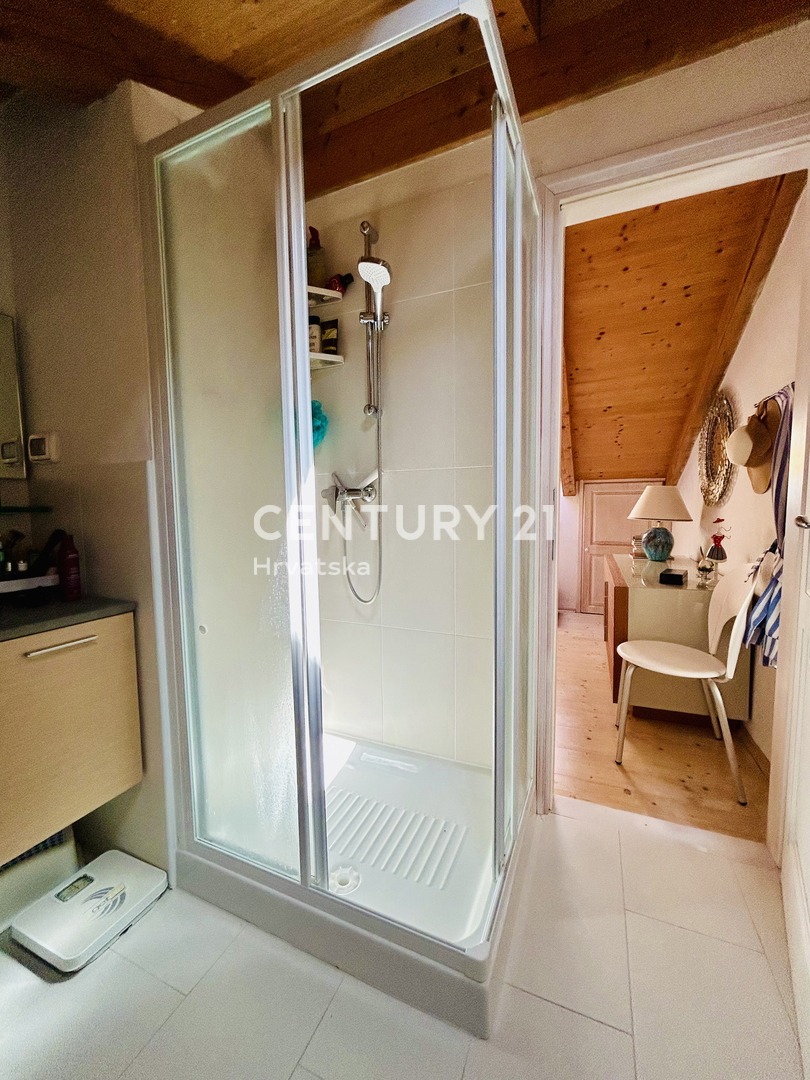 ROVINJ, CENTER, RENOVIRANO STANOVANJE NA VRHUNSKI LOKACIJI V SAMEM CENTRU ROVINJA