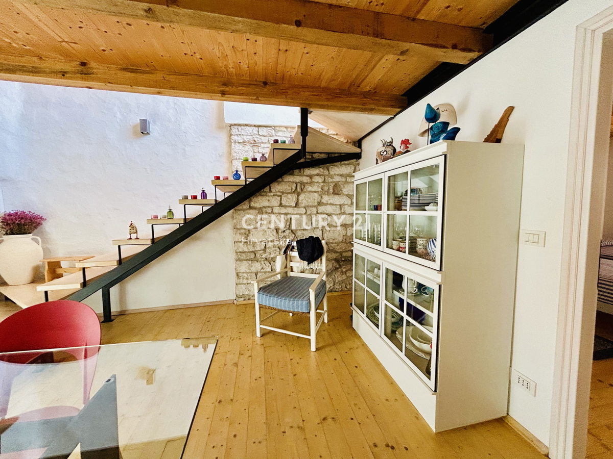 ROVINJ, CENTER, RENOVIRANO STANOVANJE NA VRHUNSKI LOKACIJI V SAMEM CENTRU ROVINJA