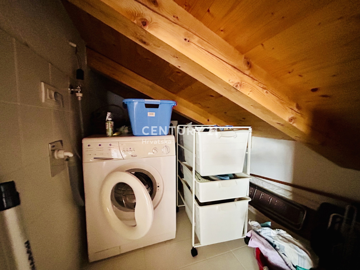 ROVINJ, CENTER, RENOVIRANO STANOVANJE NA VRHUNSKI LOKACIJI V SAMEM CENTRU ROVINJA