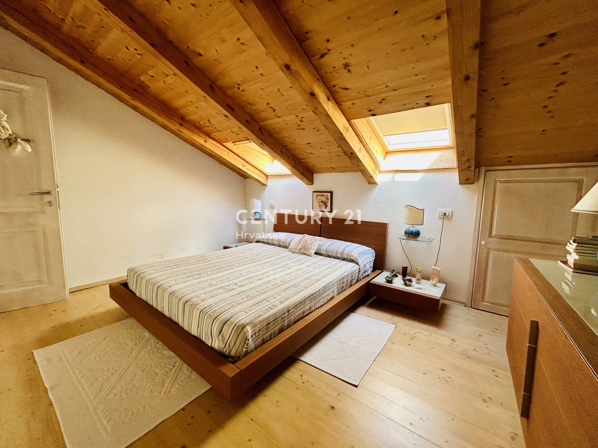 ROVINJ, CENTER, RENOVIRANO STANOVANJE NA VRHUNSKI LOKACIJI V SAMEM CENTRU ROVINJA