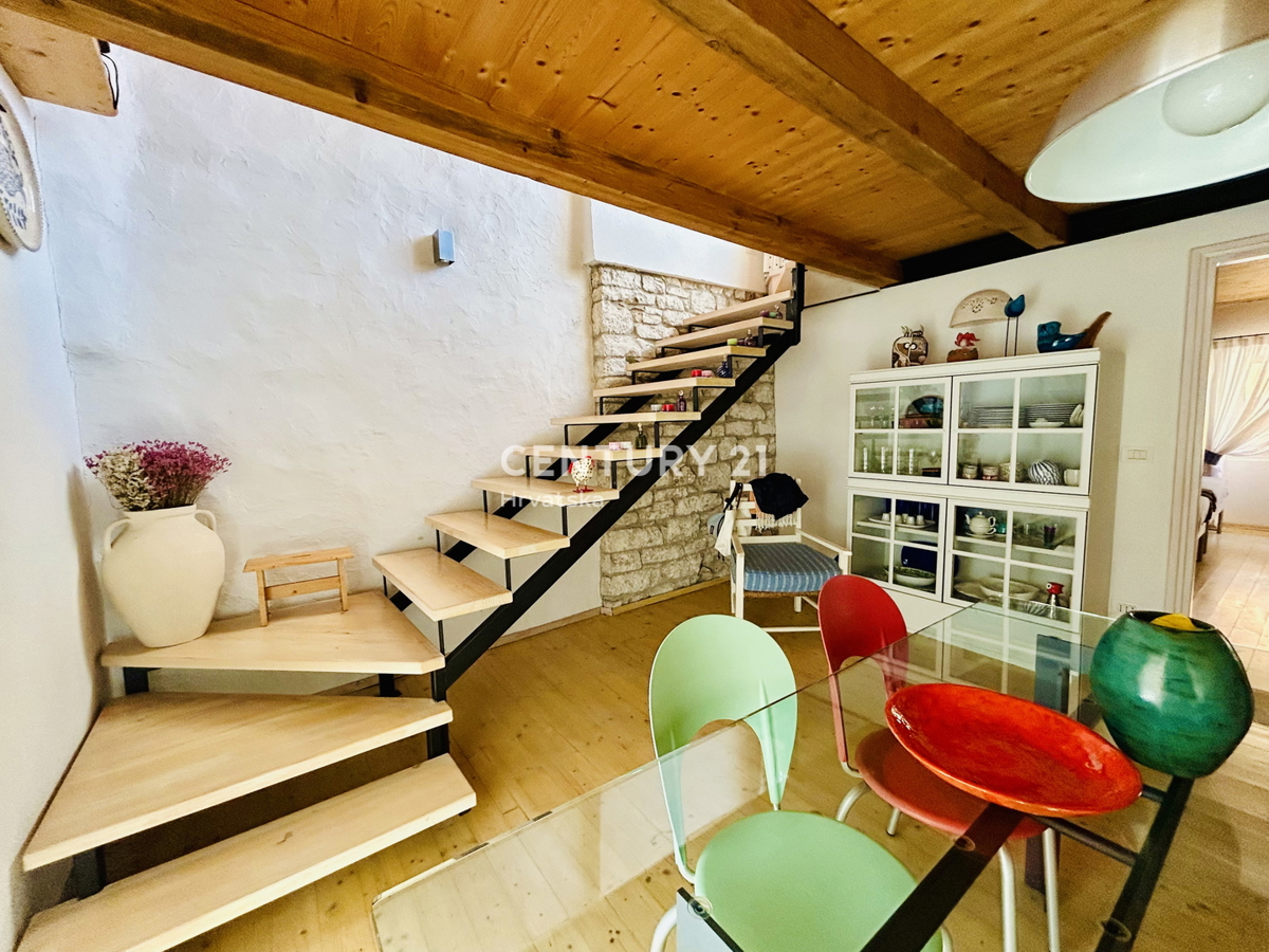 ROVINJ, CENTER, RENOVIRANO STANOVANJE NA VRHUNSKI LOKACIJI V SAMEM CENTRU ROVINJA