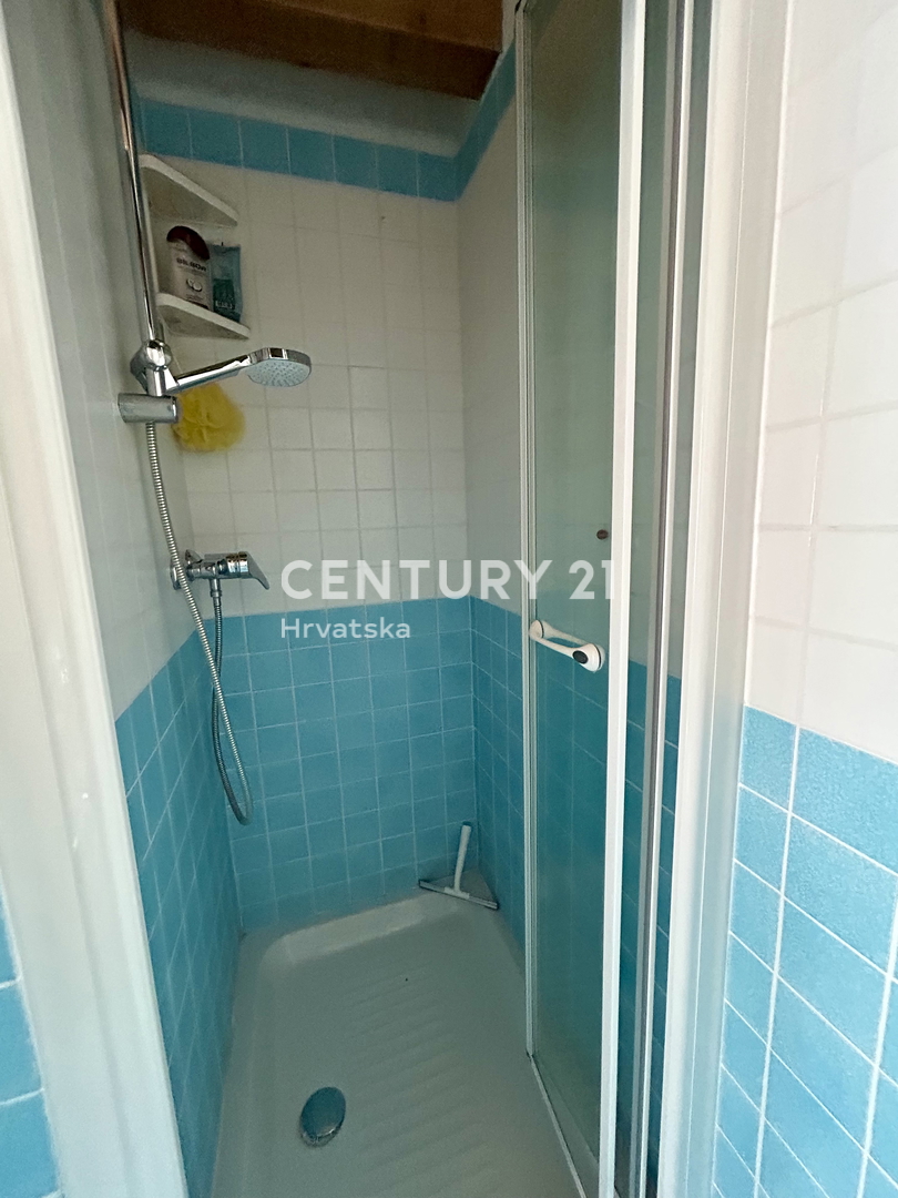 ROVINJ, CENTER, RENOVIRANO STANOVANJE NA VRHUNSKI LOKACIJI V SAMEM CENTRU ROVINJA