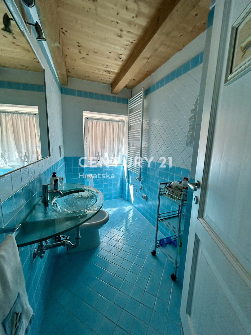 ROVINJ, CENTER, RENOVIRANO STANOVANJE NA VRHUNSKI LOKACIJI V SAMEM CENTRU ROVINJA