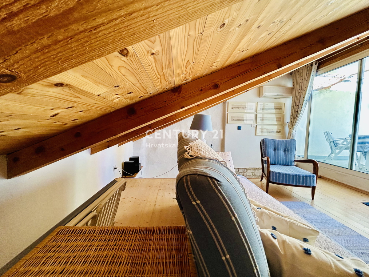 ROVINJ, CENTER, RENOVIRANO STANOVANJE NA VRHUNSKI LOKACIJI V SAMEM CENTRU ROVINJA