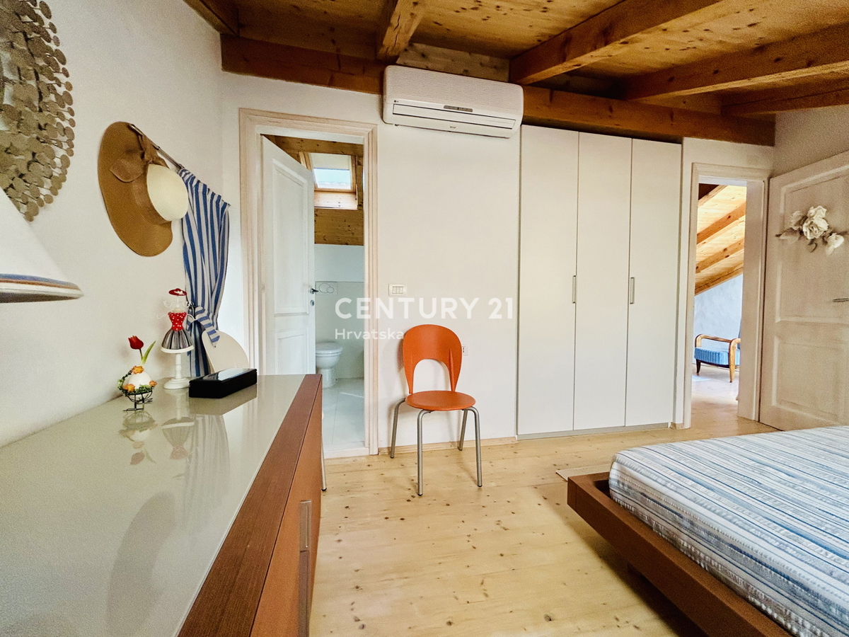 ROVINJ, CENTER, RENOVIRANO STANOVANJE NA VRHUNSKI LOKACIJI V SAMEM CENTRU ROVINJA