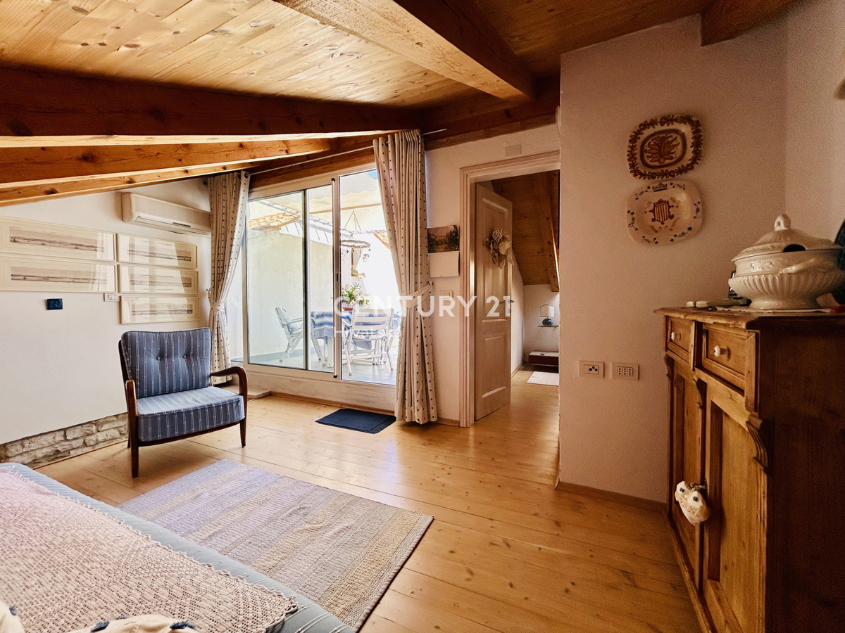 ROVINJ, CENTER, RENOVIRANO STANOVANJE NA VRHUNSKI LOKACIJI V SAMEM CENTRU ROVINJA