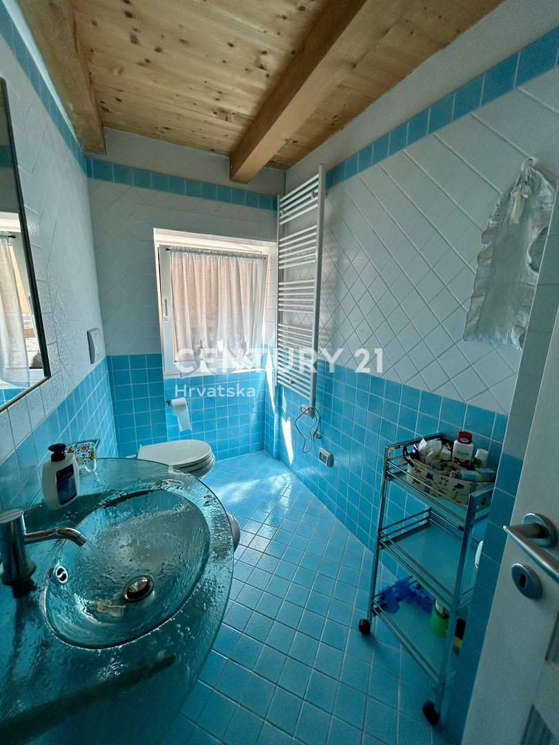 ROVINJ, CENTER, RENOVIRANO STANOVANJE NA VRHUNSKI LOKACIJI V SAMEM CENTRU ROVINJA