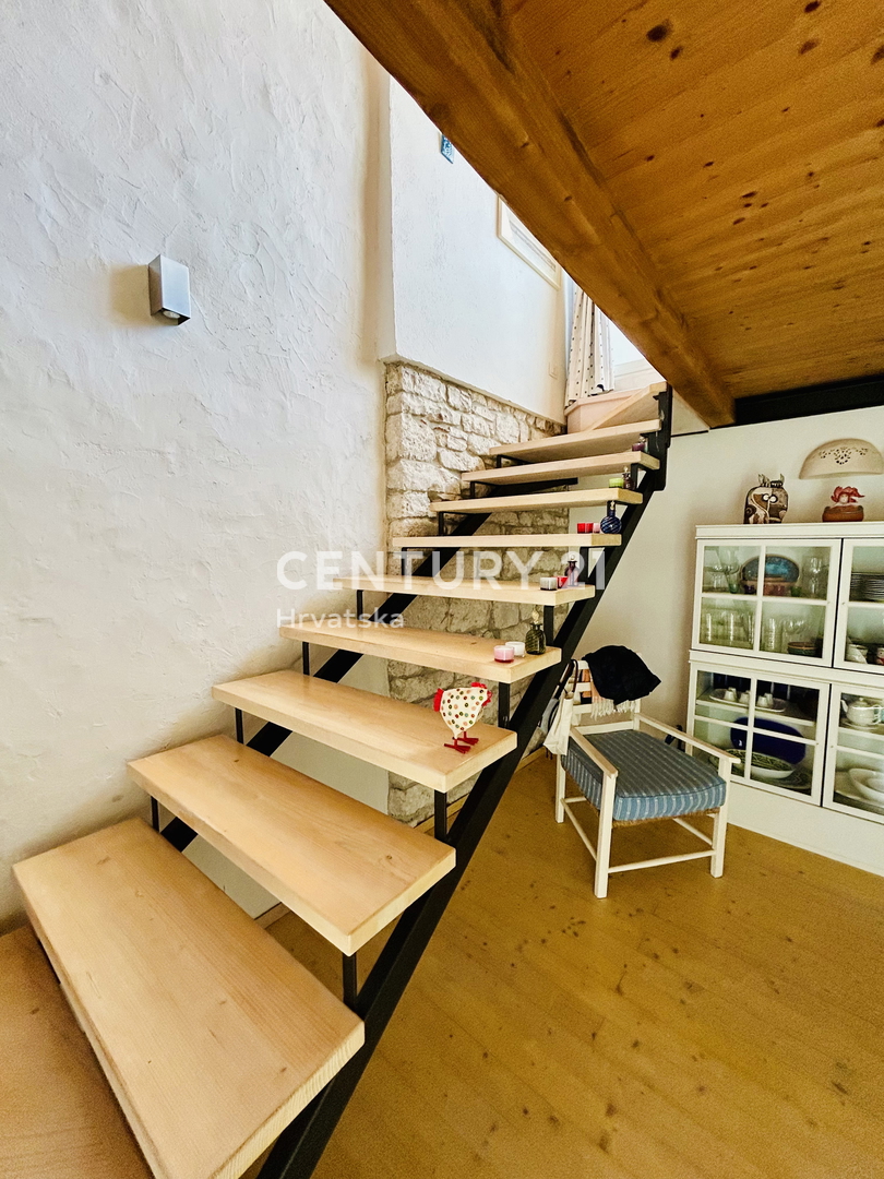 ROVINJ, CENTER, RENOVIRANO STANOVANJE NA VRHUNSKI LOKACIJI V SAMEM CENTRU ROVINJA