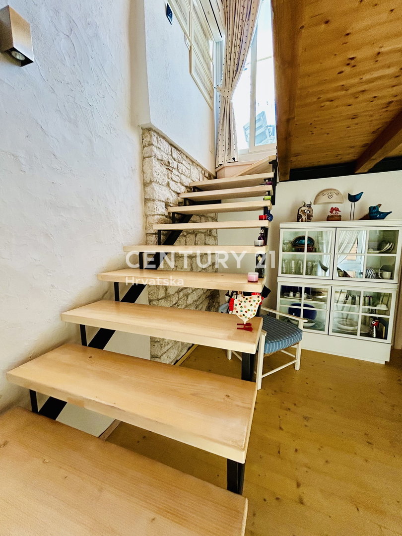 ROVINJ, CENTER, RENOVIRANO STANOVANJE NA VRHUNSKI LOKACIJI V SAMEM CENTRU ROVINJA