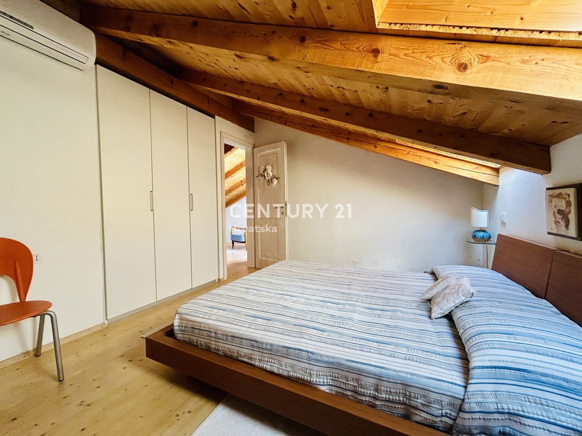 ROVINJ, CENTER, RENOVIRANO STANOVANJE NA VRHUNSKI LOKACIJI V SAMEM CENTRU ROVINJA