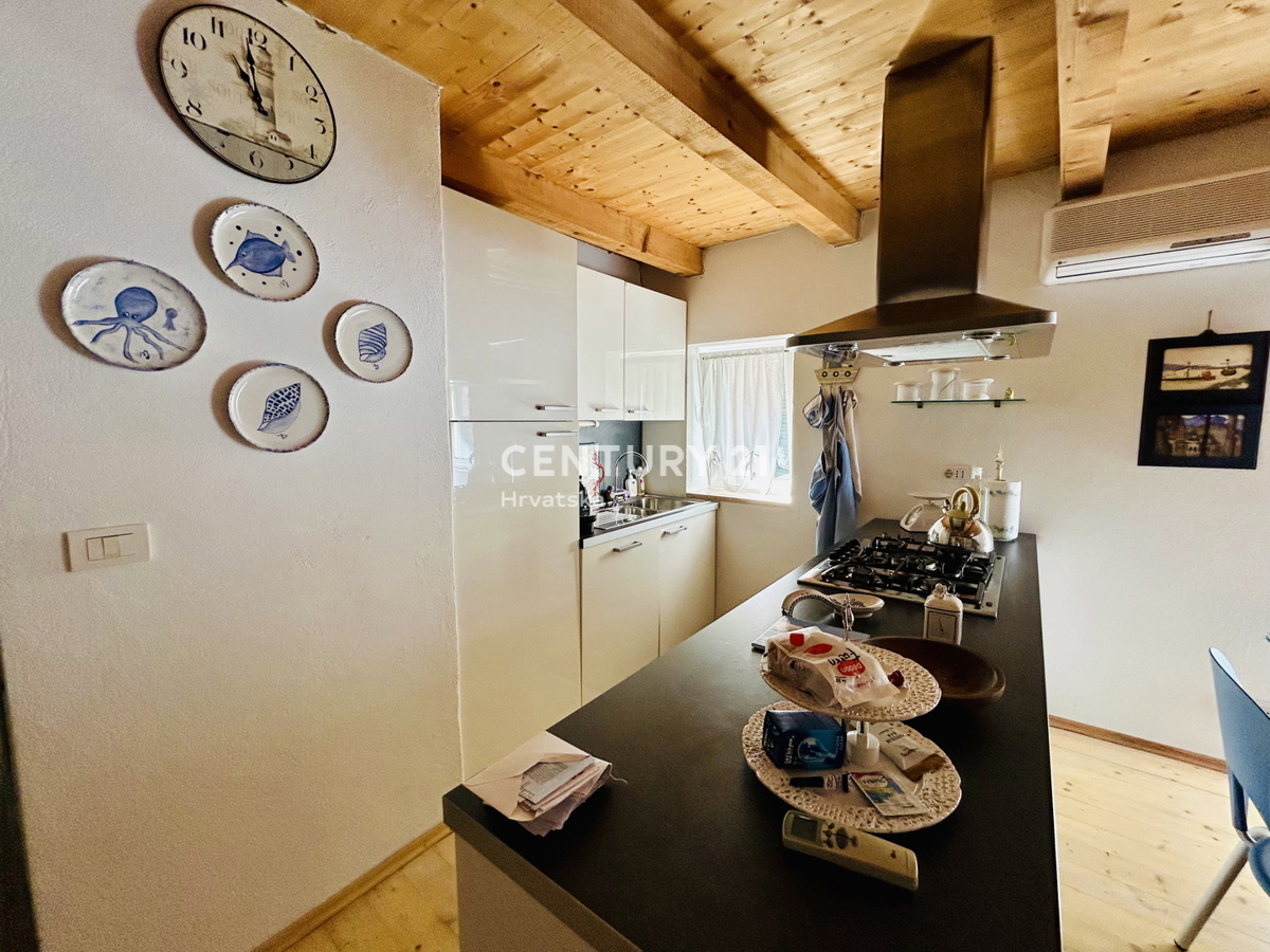 ROVINJ, CENTER, RENOVIRANO STANOVANJE NA VRHUNSKI LOKACIJI V SAMEM CENTRU ROVINJA