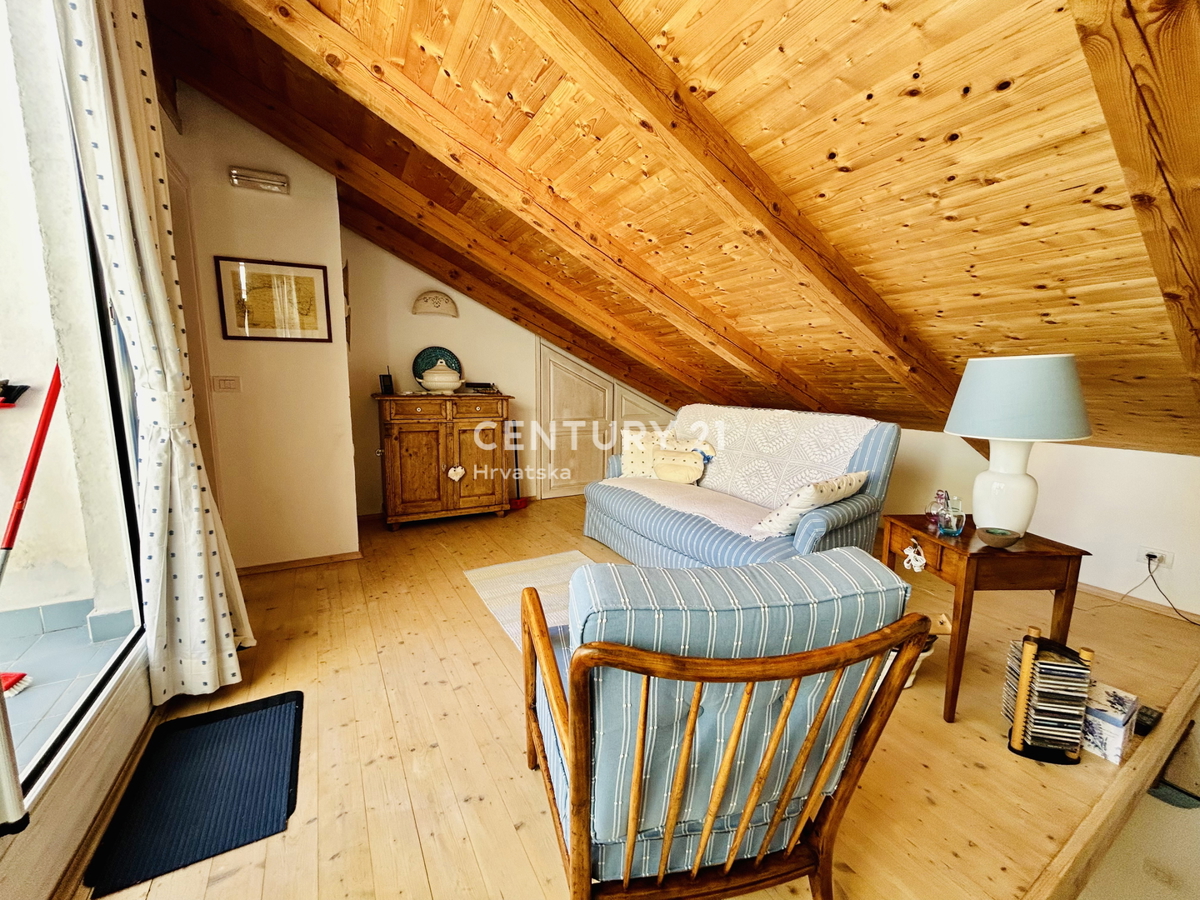 ROVINJ, CENTER, RENOVIRANO STANOVANJE NA VRHUNSKI LOKACIJI V SAMEM CENTRU ROVINJA