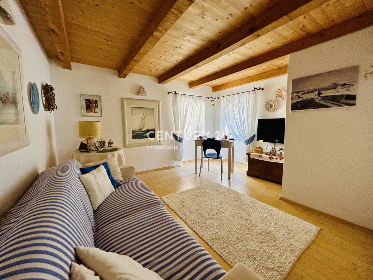 ROVINJ, CENTER, RENOVIRANO STANOVANJE NA VRHUNSKI LOKACIJI V SAMEM CENTRU ROVINJA