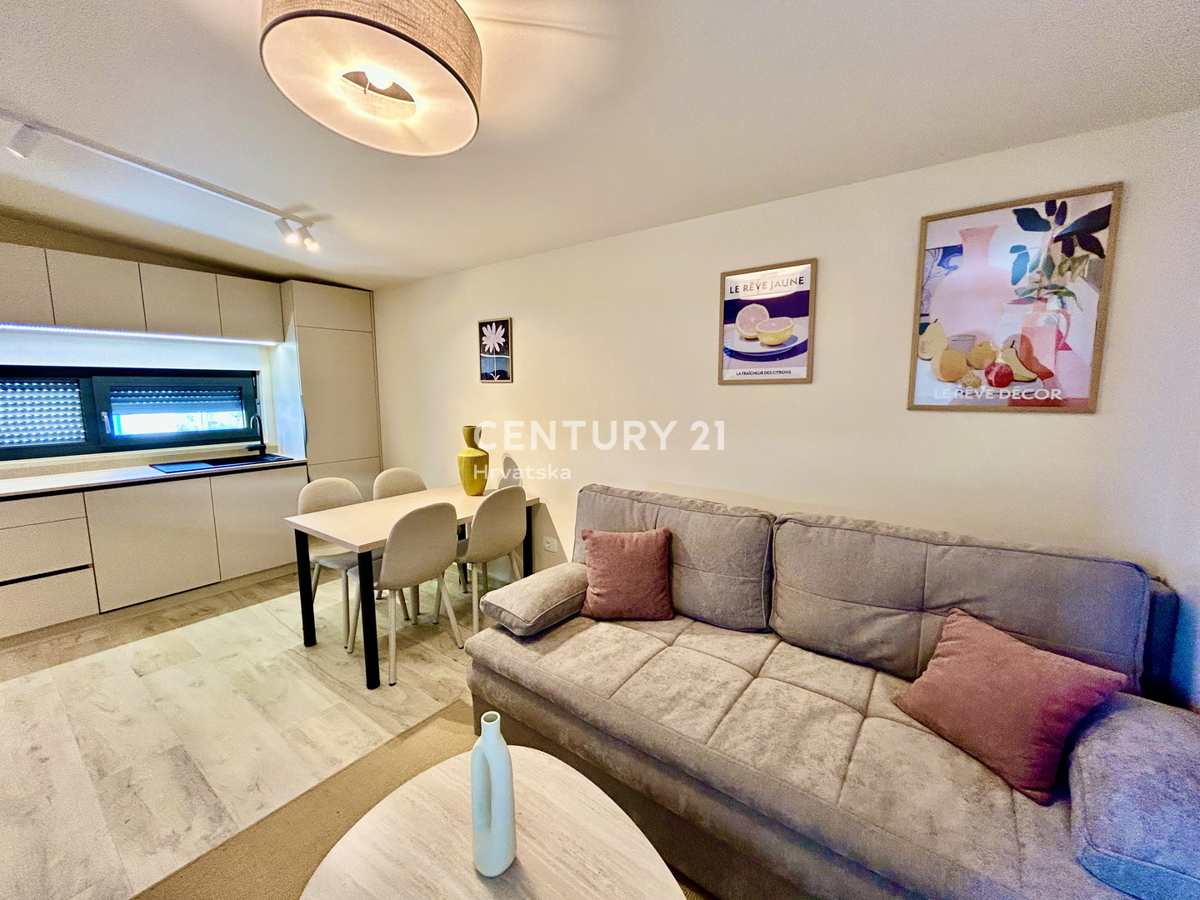 UMAG, OKOLICA, NOVO STANOVANJE SAMO 300 METROV OD PLAŽE IN MORJA