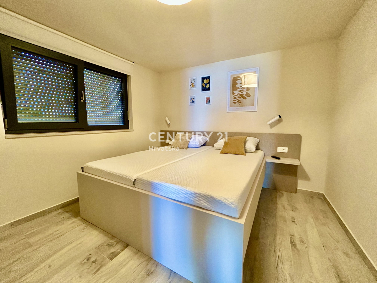 UMAG, OKOLICA, NOVO STANOVANJE SAMO 300 METROV OD PLAŽE IN MORJA