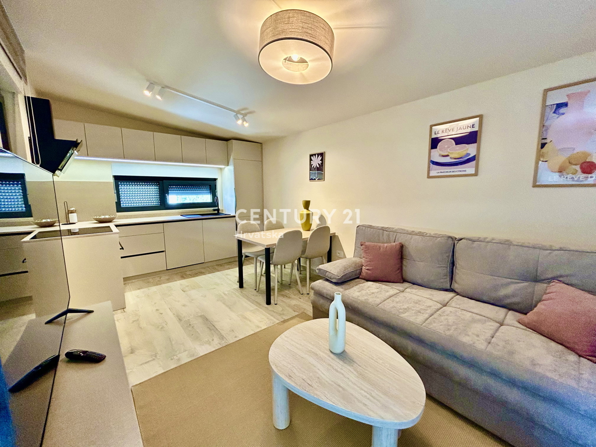 UMAG, OKOLICA, NOVO STANOVANJE SAMO 300 METROV OD PLAŽE IN MORJA