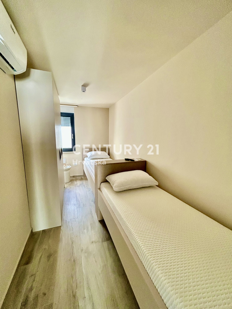 UMAG, OKOLICA, NOVO STANOVANJE SAMO 300 METROV OD PLAŽE IN MORJA